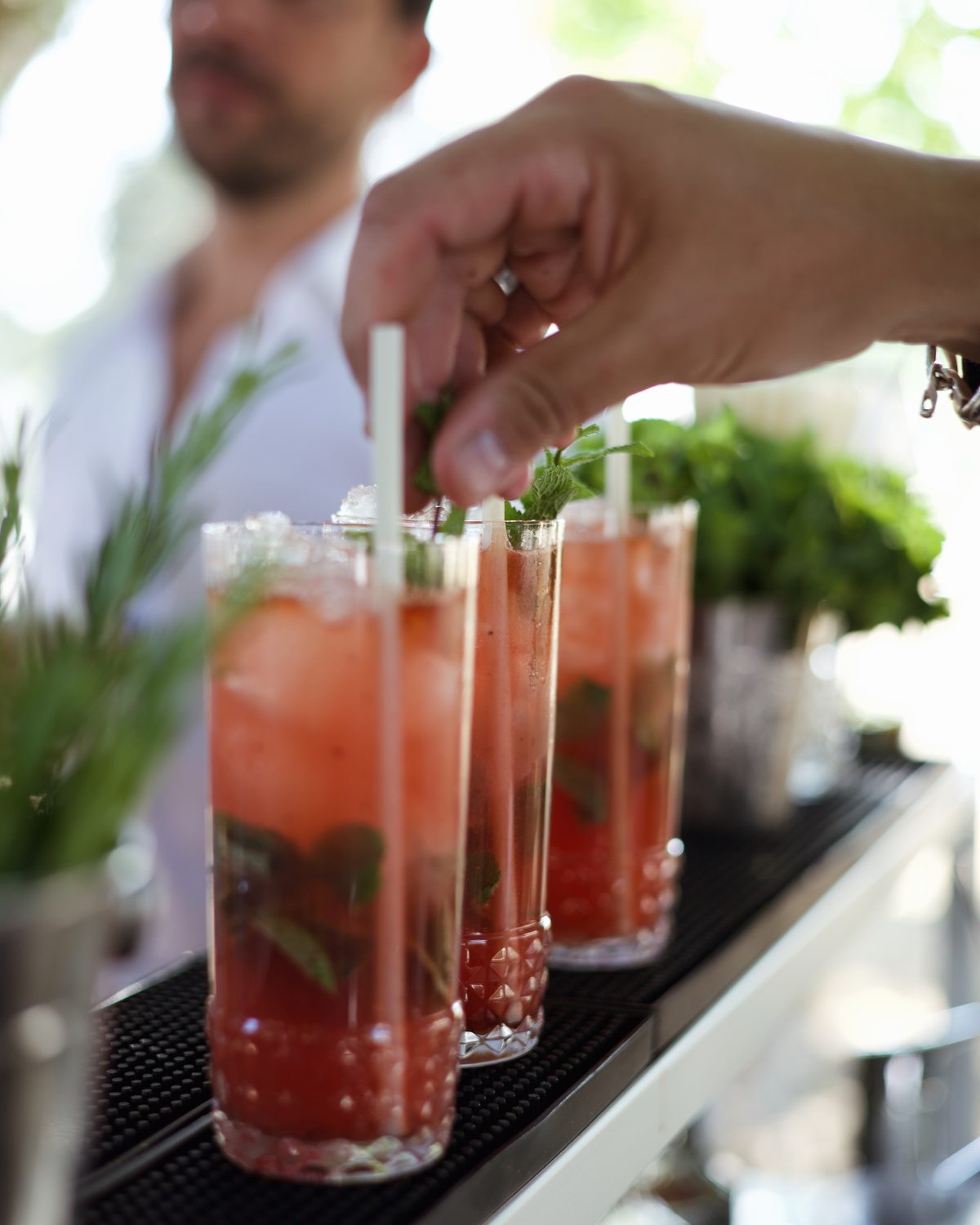 Cocktails frais préparés minute par le barman du bar à cocktails Dassonville